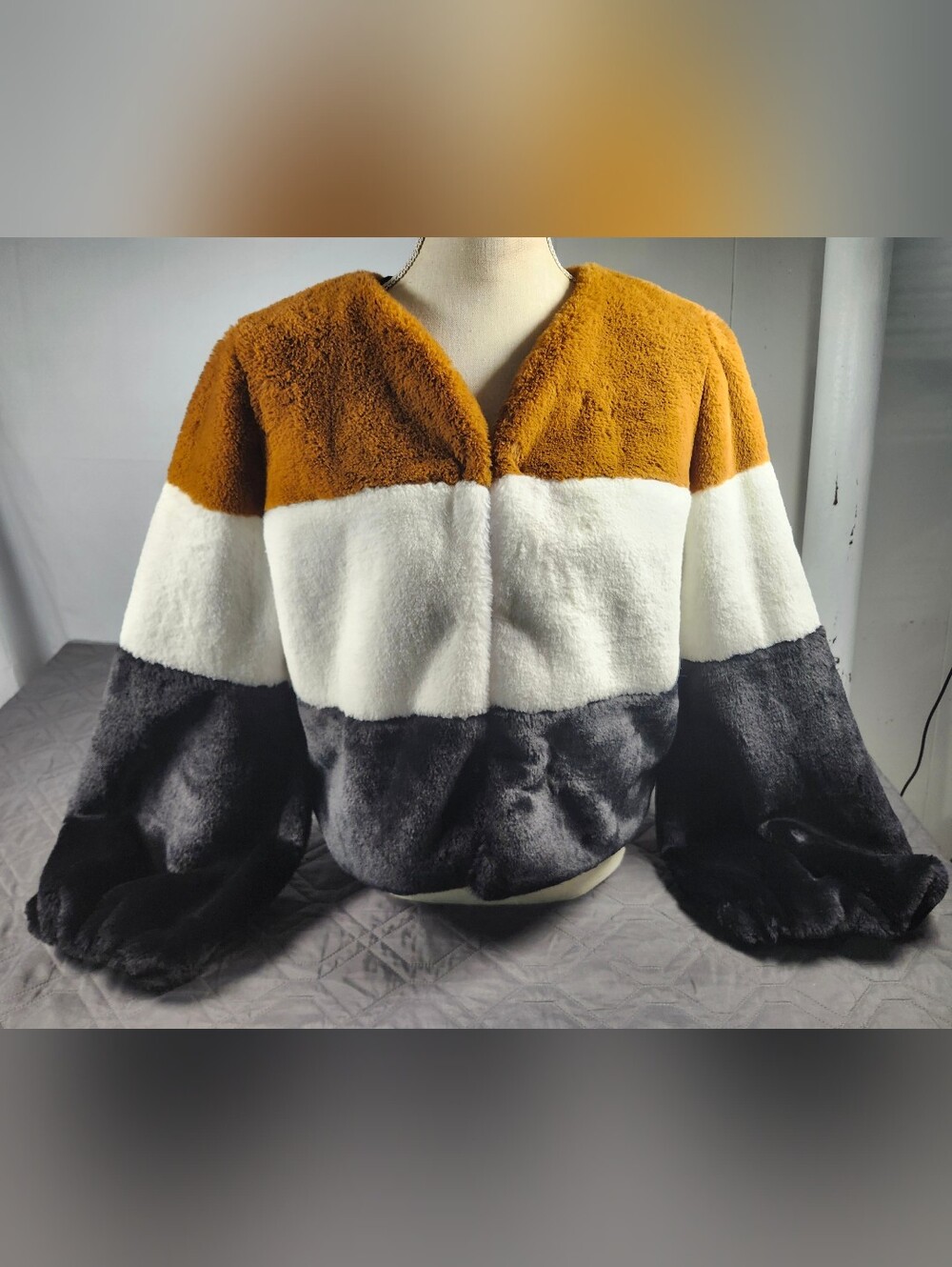 Forever 21 Colorblock Faux Fur Jacket size Large nwt one hook loose